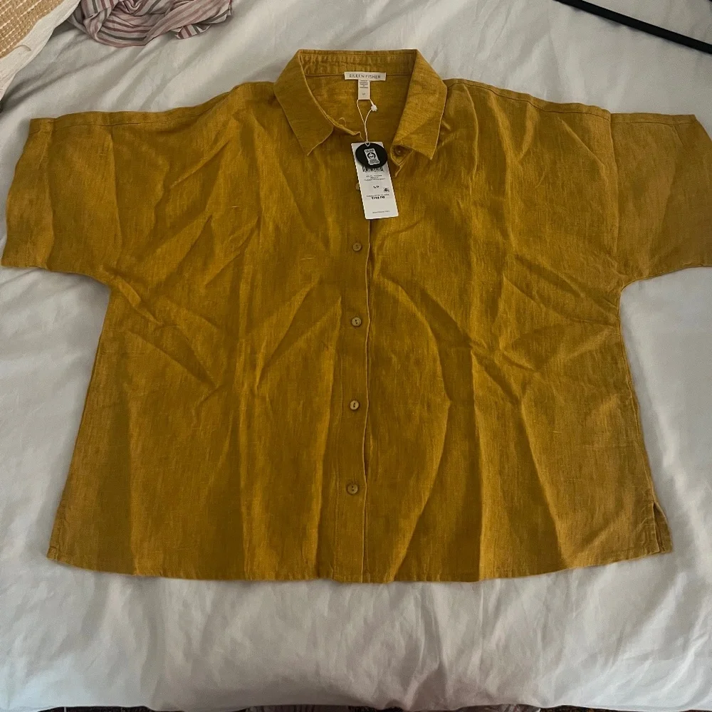 Short Sleeve Organic Linen Button-Up Shirt - Picture 3 of 4